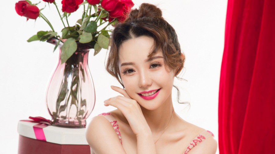许魏洲杂志封面大片曝光 欢迎来到他的猫鼠游戏
