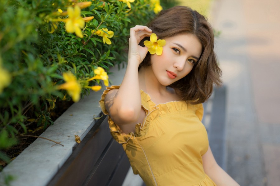 许魏洲杂志封面大片曝光 欢迎来到他的猫鼠游戏